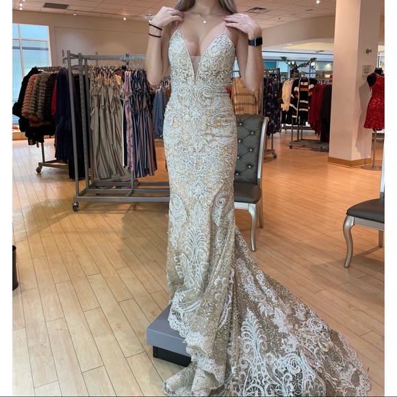 Prom dress size 2, long with trail, gold/champagne - Picture 4 of 7